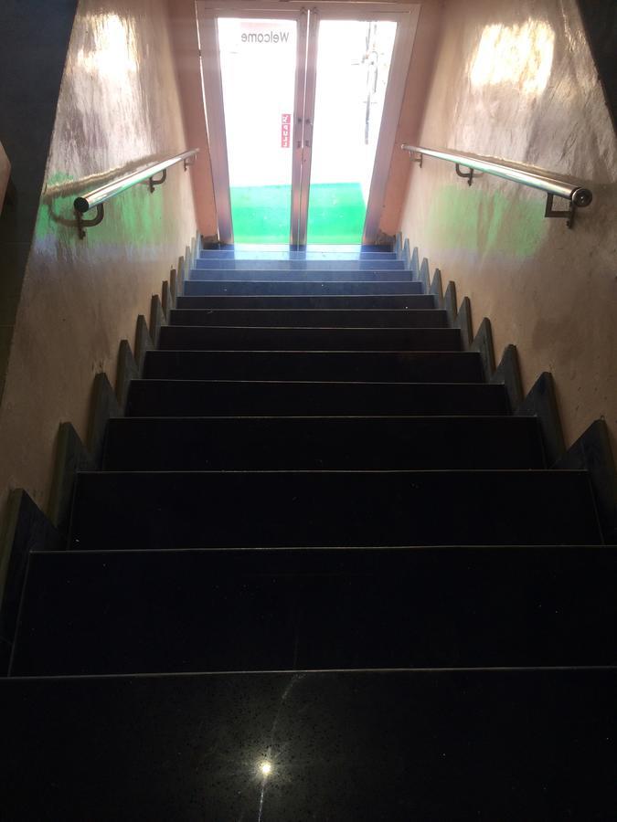 Hotel Tulsi Bānda Exteriör bild